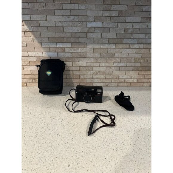 Nikon One Touch 35mm Film Point & Shoot Camera (g8)‎ - Picture 1 of 4